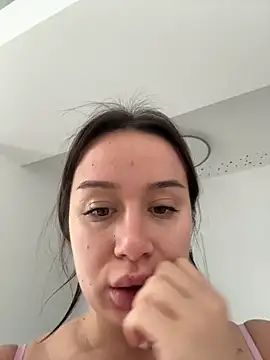 deliaroyal online show from 09-25-25, 11:03