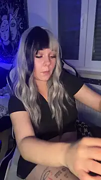 Snapshot of kinkygirl420x chatting on 10-13-25, 08:09 kinkygirl420x online show from 10-13-25, 08:09