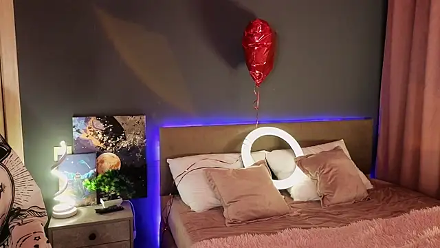 SandraBoyl online show from 03-22-25, 01:11