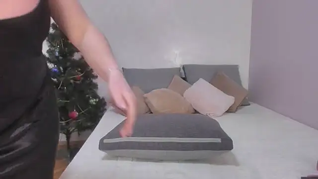 Snapshot of SheilaBloom chatting on 01-22-25, 10:37 SheilaBloom online show from 01-22-25, 10:37