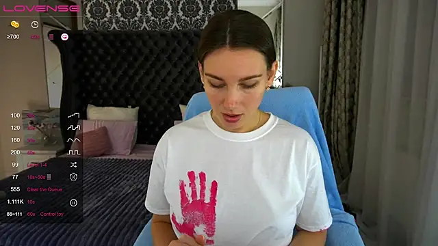 Snapshot of JasminJames chatting on 12-06-24, 02:06 JasminJames online show from 12-06-24, 02:06