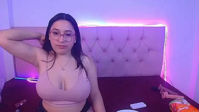 Little Cuttie  online show from 01-04-25, 05:48