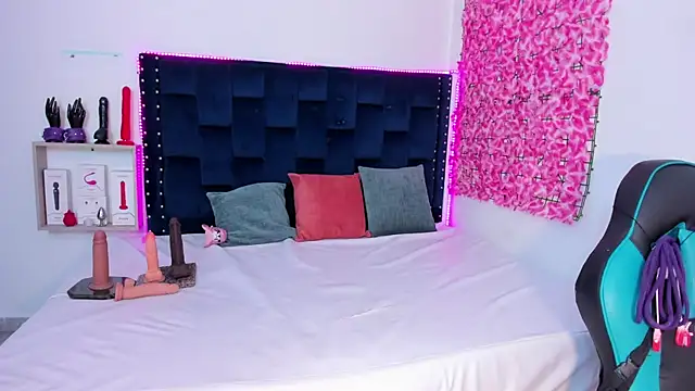 SaraApril 1 online show from 10-15-25, 08:42