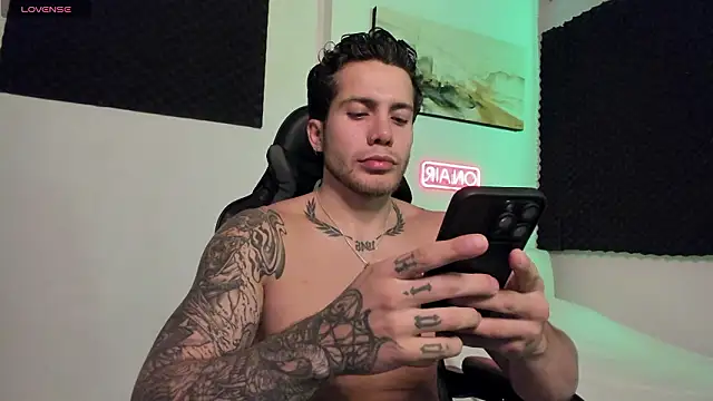 Snapshot of LucianSinclair chatting on 03-11-26, 03:12 LucianSinclair online show from 03-11-26, 03:12