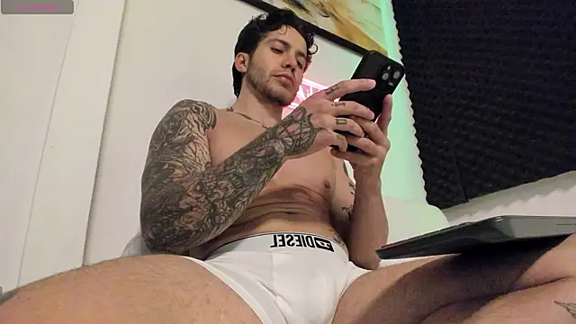 Snapshot of LucianSinclair chatting on 03-14-26, 03:23 LucianSinclair online show from 03-14-26, 03:23