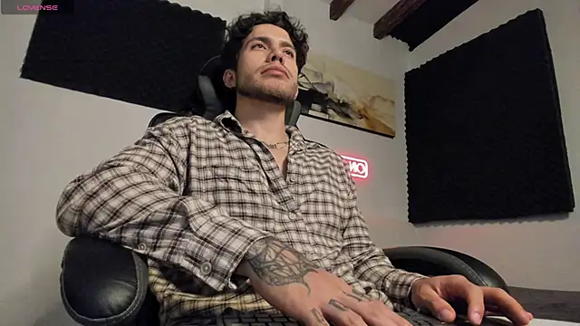 Snapshot of LucianSinclair chatting on 04-03-26, 09:57 LucianSinclair online show from 04-03-26, 09:57