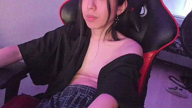 Snapshot of wexlee7 chatting on 05-19-26, 01:56 wexlee7 online show from 05-19-26, 01:56