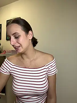 Snapshot of Hii_Lolla chatting on 12-15-24, 06:15 Hii Lolla online show from 12-15-24, 06:15