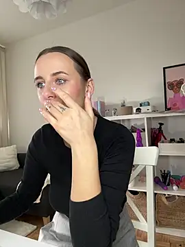 Snapshot of Hii_Lolla chatting on 02-21-25, 01:11 Hii Lolla online show from 02-21-25, 01:11