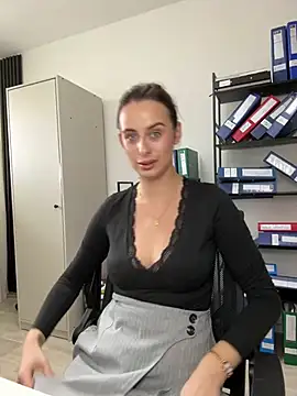 Snapshot of Hii_Lolla chatting on 03-21-25, 11:01 Hii Lolla online show from 03-21-25, 11:01