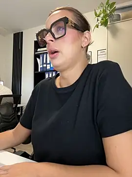 Snapshot of Hii_Lolla chatting on 09-11-25, 06:57 Hii Lolla online show from 09-11-25, 06:57