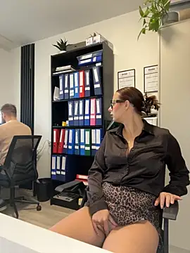 Snapshot of Hii_Lolla chatting on 09-18-25, 06:04 Hii Lolla online show from 09-18-25, 06:04