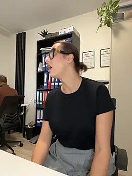 Snapshot of Hii_Lolla chatting on 10-01-25, 06:08 Hii Lolla online show from 10-01-25, 06:08