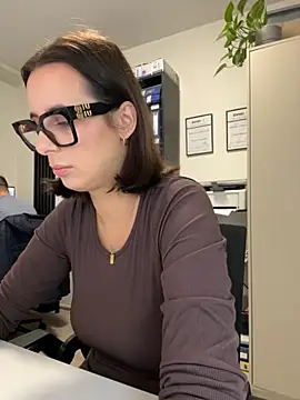 Snapshot of Hii_Lolla chatting on 10-23-25, 06:02 Hii Lolla online show from 10-23-25, 06:02