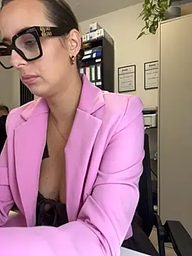 Snapshot of Hii_Lolla chatting on 11-04-25, 07:07 Hii Lolla online show from 11-04-25, 07:07