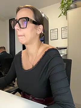 Snapshot of Hii_Lolla chatting on 11-12-25, 07:09 Hii Lolla online show from 11-12-25, 07:09