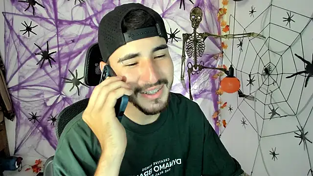 Snapshot of DmitriSanders chatting on 10-10-25, 05:23 DmitriSanders online show from 10-10-25, 05:23