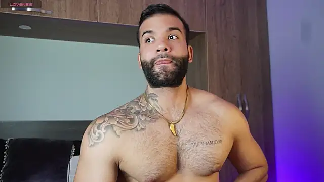 Snapshot of MarkHazze chatting on 10-10-25, 05:34 MarkHazze online show from 10-10-25, 05:34