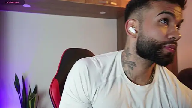 Snapshot of MarkHazze chatting on 11-07-25, 10:54 MarkHazze online show from 11-07-25, 10:54