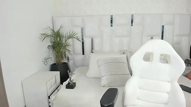 imkrystall online show from 11-08-25, 09:02