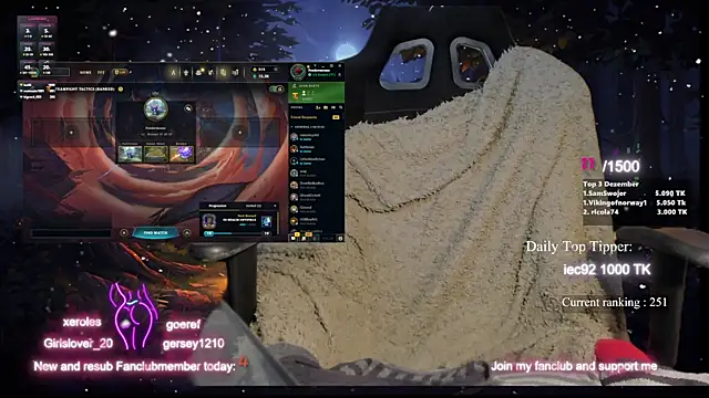 Snapshot of Lisaonthemoon chatting on 12-17-24, 02:23 Lisaonthemoon online show from 12-17-24, 02:23