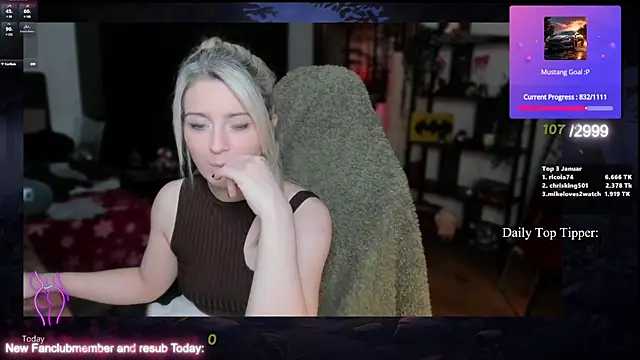 Snapshot of Lisaonthemoon chatting on 01-11-25, 11:46 Lisaonthemoon online show from 01-11-25, 11:46