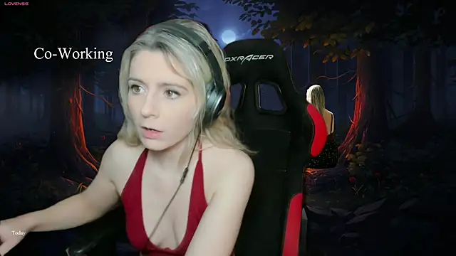 Snapshot of Lisaonthemoon chatting on 02-16-25, 04:53 Lisaonthemoon online show from 02-16-25, 04:53