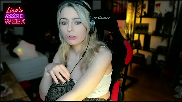 Snapshot of Lisaonthemoon chatting on 02-18-25, 08:03 Lisaonthemoon online show from 02-18-25, 08:03