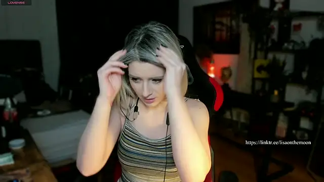 Snapshot of Lisaonthemoon chatting on 03-11-25, 05:35 Lisaonthemoon online show from 03-11-25, 05:35