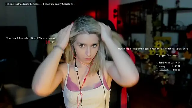 Snapshot of Lisaonthemoon chatting on 09-16-25, 06:42 Lisaonthemoon online show from 09-16-25, 06:42