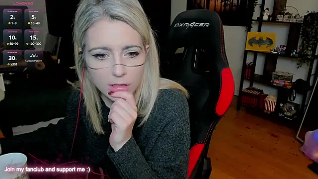 Lisaonthemoon online show from 12-19-25, 04:03