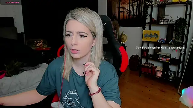 Snapshot of Lisaonthemoon chatting on 03-04-26, 06:47 Lisaonthemoon online show from 03-04-26, 06:47