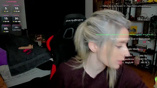 Snapshot of Lisaonthemoon chatting on 03-06-26, 05:20 Lisaonthemoon online show from 03-06-26, 05:20