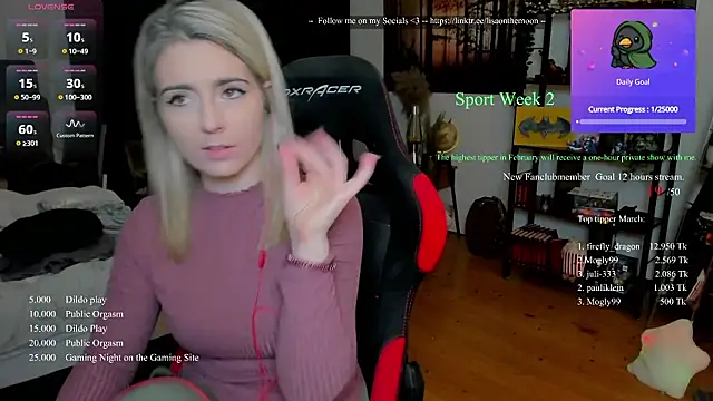 Snapshot of Lisaonthemoon chatting on 03-07-26, 07:33 Lisaonthemoon online show from 03-07-26, 07:33