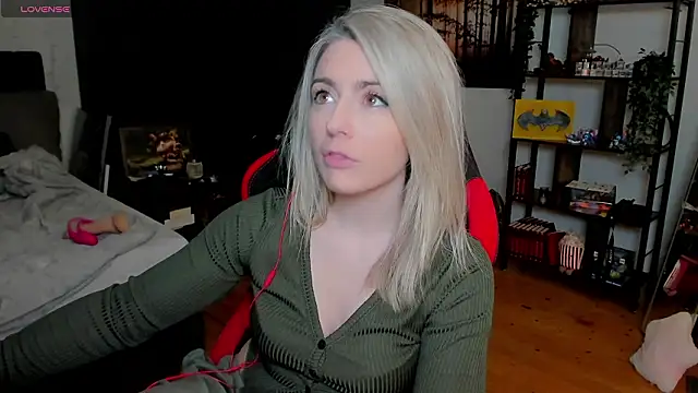 Snapshot of Lisaonthemoon chatting on 03-11-26, 05:41 Lisaonthemoon online show from 03-11-26, 05:41