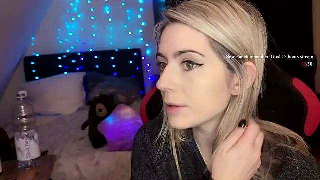 Snapshot of Lisaonthemoon chatting on 03-16-26, 05:39 Lisaonthemoon online show from 03-16-26, 05:39