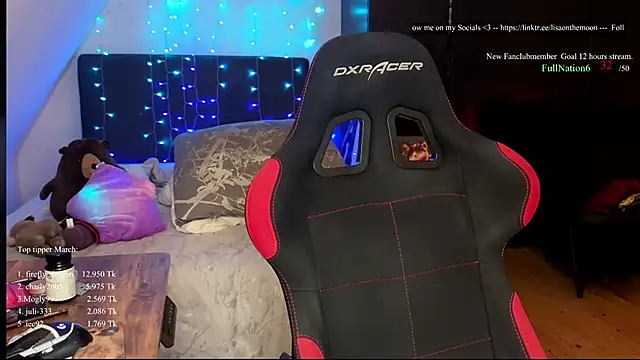 Snapshot of Lisaonthemoon chatting on 03-17-26, 08:45 Lisaonthemoon online show from 03-17-26, 08:45