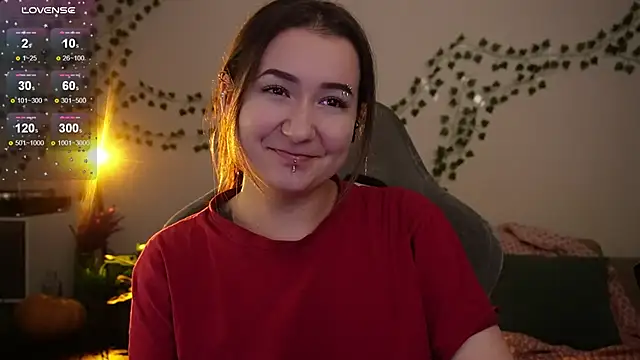 Snapshot of Megan__Hart chatting on 11-10-25, 02:43 Megan Hart online show from 11-10-25, 02:43