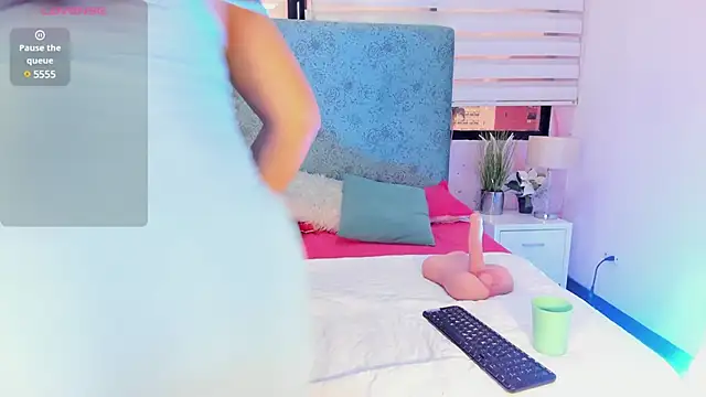 Snapshot of Nahomi_Wild chatting on 02-02-25, 08:08 Nahomi Wild online show from 02-02-25, 08:08