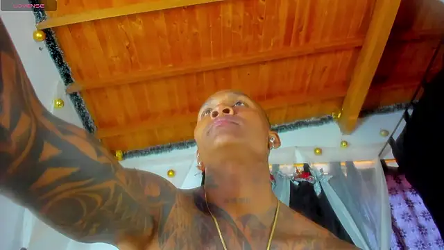 Snapshot of esteveen_ortegas_ chatting on 02-11-26, 04:23 esteveen ortegas online show from 02-11-26, 04:23