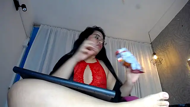 Snapshot of KEYRA-MILLER- chatting on 02-14-25, 07:17 KEYRA-MILLER- online show from 02-14-25, 07:17