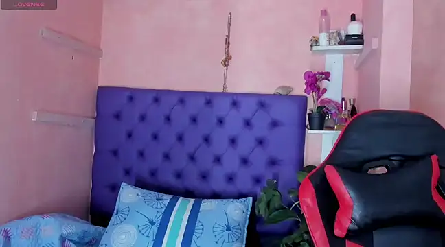 Cloeandtyfanny online show from 12-15-24, 05:45