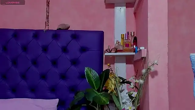 Cloeandtyfanny online show from 01-06-25, 05:08