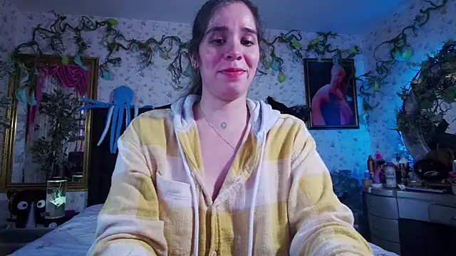 Elizabeth77  online show from 03-18-25, 07:31