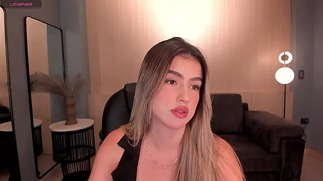 PaulinaSantos  online show from 03-11-25, 07:25