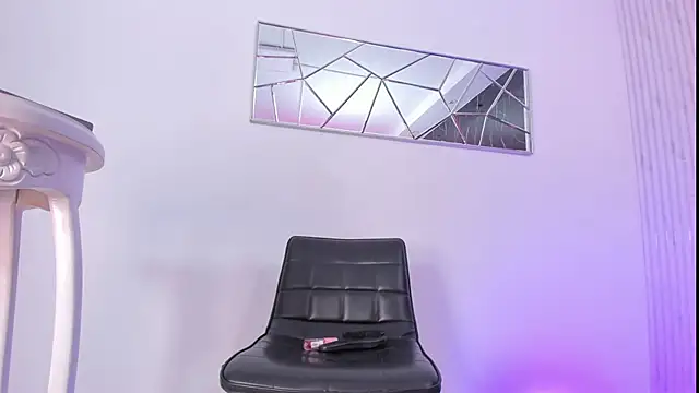 Snapshot of Mell_Saenz chatting on 10-25-25, 10:04 Mell Saenz online show from 10-25-25, 10:04