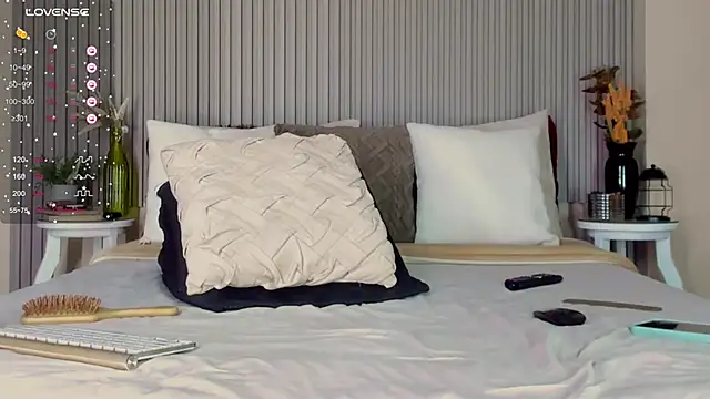 Snapshot of romina-brunette chatting on 12-12-24, 08:43 romina-brunette online show from 12-12-24, 08:43