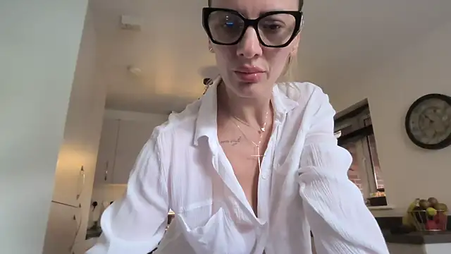 SweetMonicaUK online show from 10-15-25, 08:58