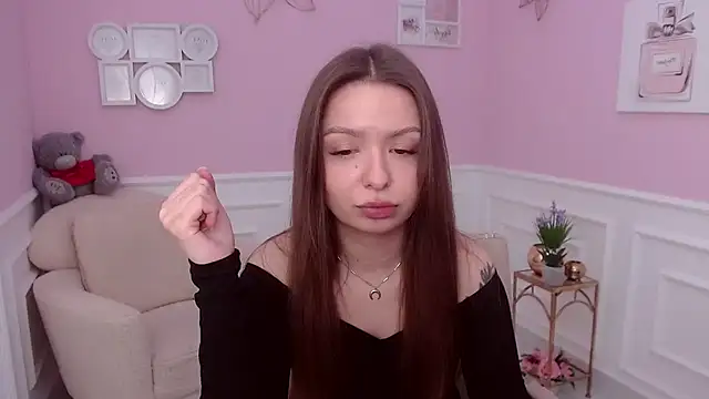LucySkilar online show from 12-19-24, 07:29