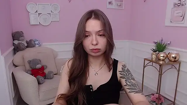 LucySkilar online show from 10-26-25, 05:35